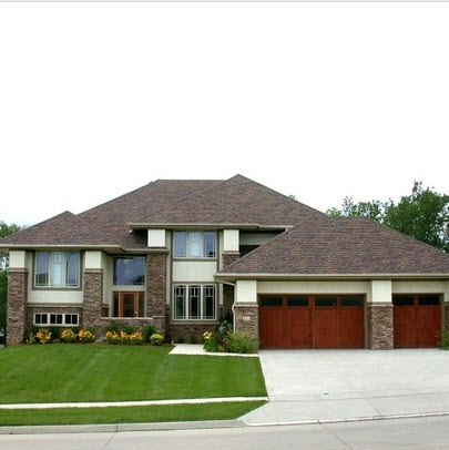 Techo para patio exterior: Columnas revestidas en piedra